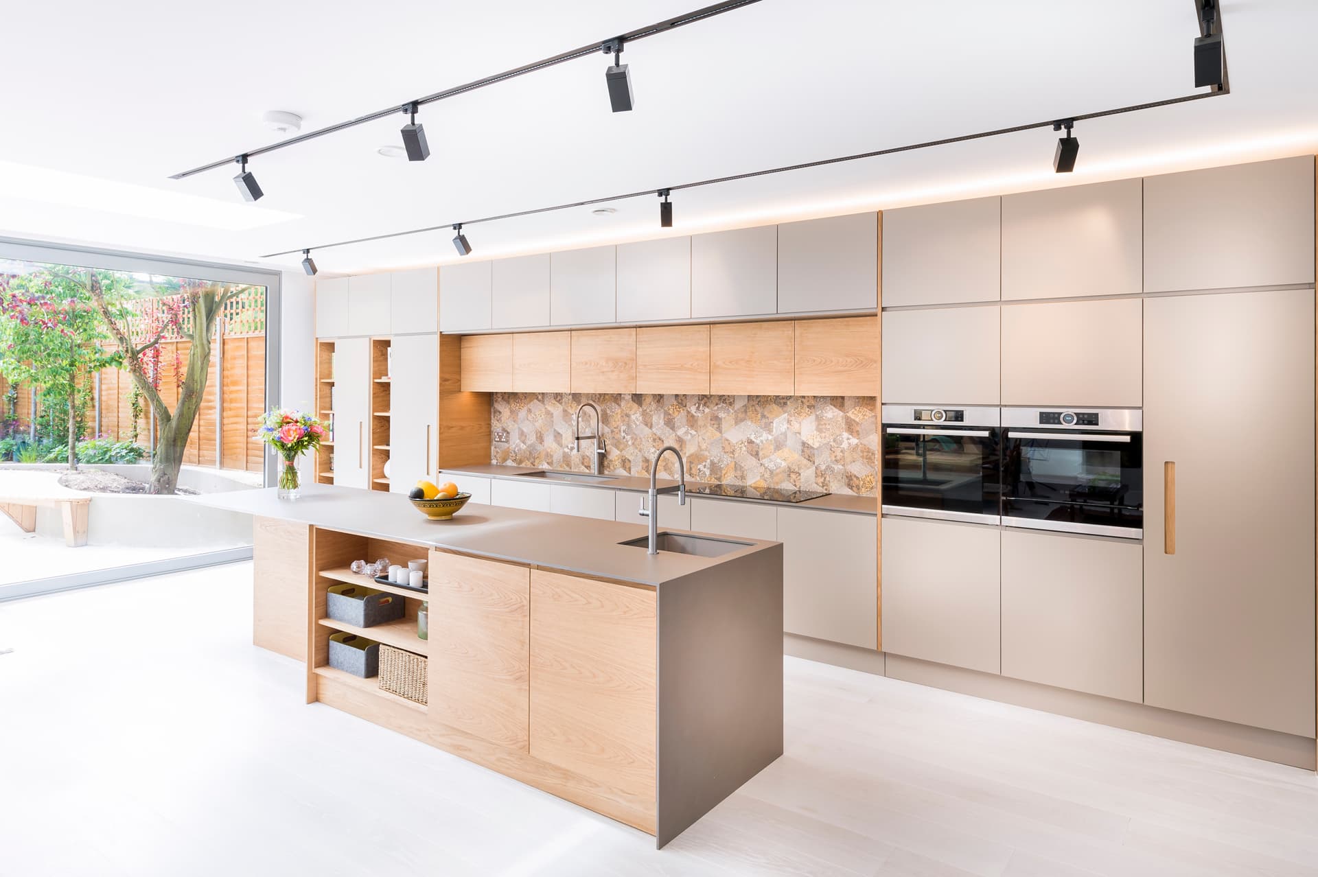 ¿Necesitas ayuda con el diseño de tu cocina en Pontevedra? Llámanos